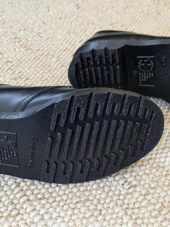 Dr. Martens Oxford Shoes - Size 8 - Picture 4 of 4